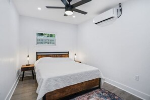 Room - Cottage w/ creature comforts (Tampa)