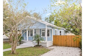 Exterior - Cottage w/ creature comforts (Tampa)