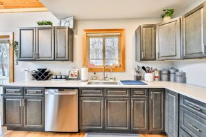 ثلاجة، ميكروويف، فرن، موقد طهي مسطح