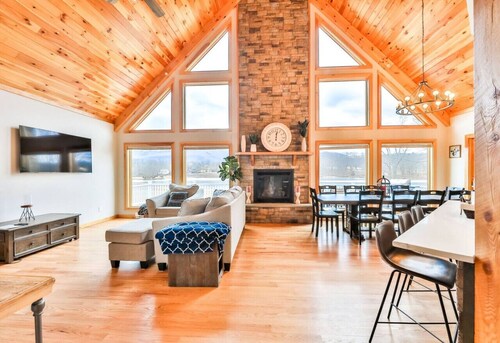 Lakeside Catskills Escape • Soak, Sip & Stargaze