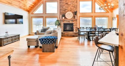 Lakeside Catskills Escape • Soak, Sip & Stargaze