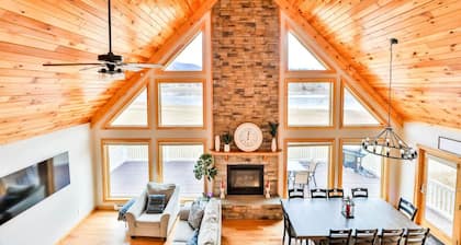 Lakeside Catskills Escape • Soak, Sip & Stargaze