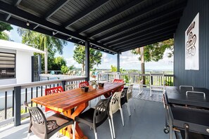 Outdoor dining - 5 Bd Mountain Villa with Pool & Panoramic views Río Grande PR (Río Grande)