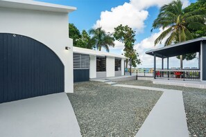 Property grounds - 5 Bd Mountain Villa with Pool & Panoramic views Río Grande PR (Río Grande)