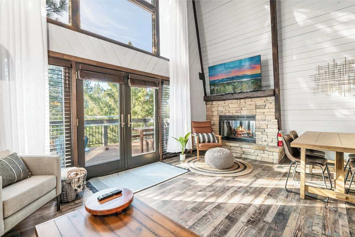 TV, fireplace, offices