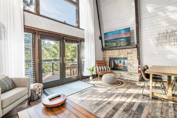 TV, fireplace, offices