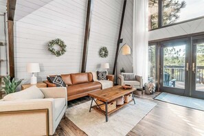 TV, fireplace, offices