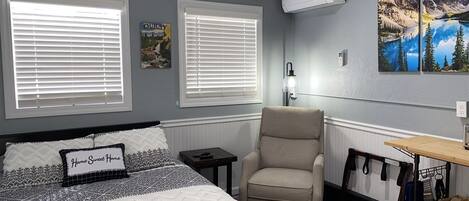 1 habitación, tabla de planchar con plancha, internet y ropa de cama