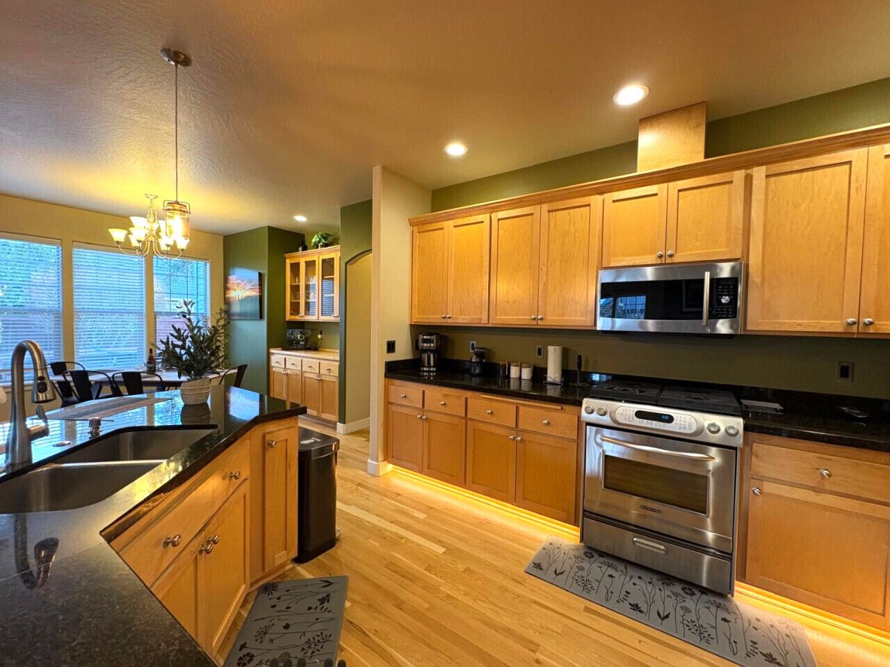 Refrigerador, microondas, horno y lavavajillas 