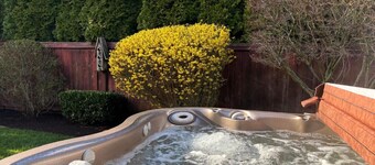 10 Min From The Airport & 15 Min From The U of O