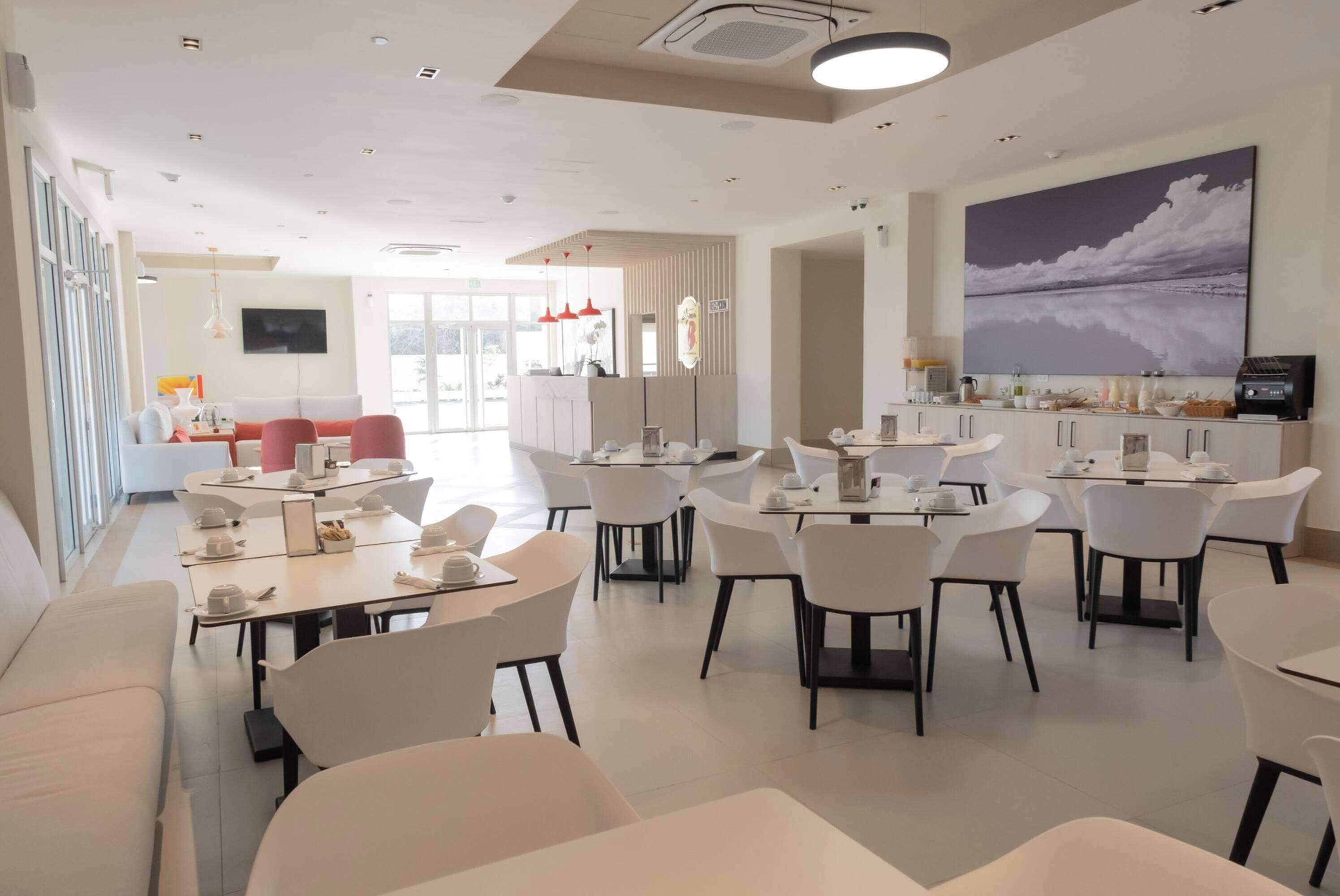 含每日吃到飽早餐