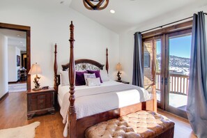4 bedrooms, iron/ironing board, travel cot, WiFi - Spacious Big Sky Home w/ Hot Tub & Grill! (Big Sky)