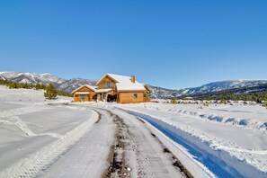 Exterior - Spacious Big Sky Home w/ Hot Tub & Grill! (Big Sky)