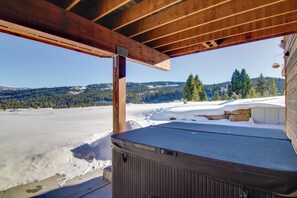 Outdoor spa tub - Spacious Big Sky Home w/ Hot Tub & Grill! (Big Sky)