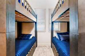 2 habitaciones, tabla de planchar con plancha, internet y ropa de cama