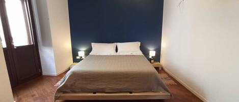 1 bedroom, desk, iron/ironing board, WiFi