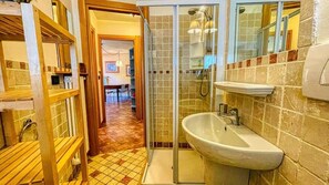 Douche, sèche-cheveux