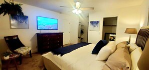 3 bedrooms, iron/ironing board, free WiFi, bed sheets - River Retreat Family Getaway- Pet Friendly, Under 1 mile to Boat Ramp (Bullhead City)