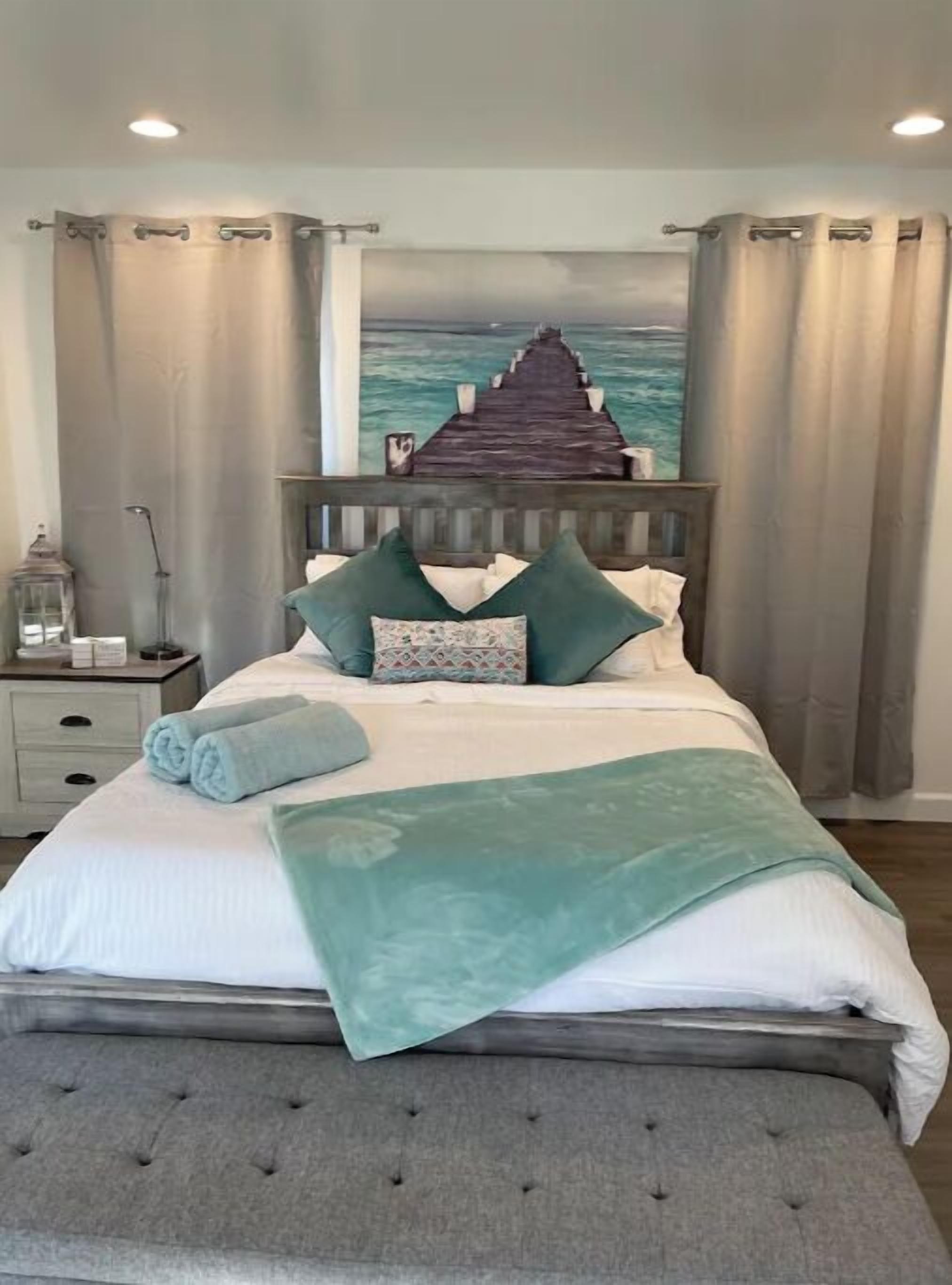 2 bedrooms, in-room safe, desk, iron/ironing board