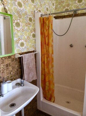 Toallas, jabón, papel higiénico