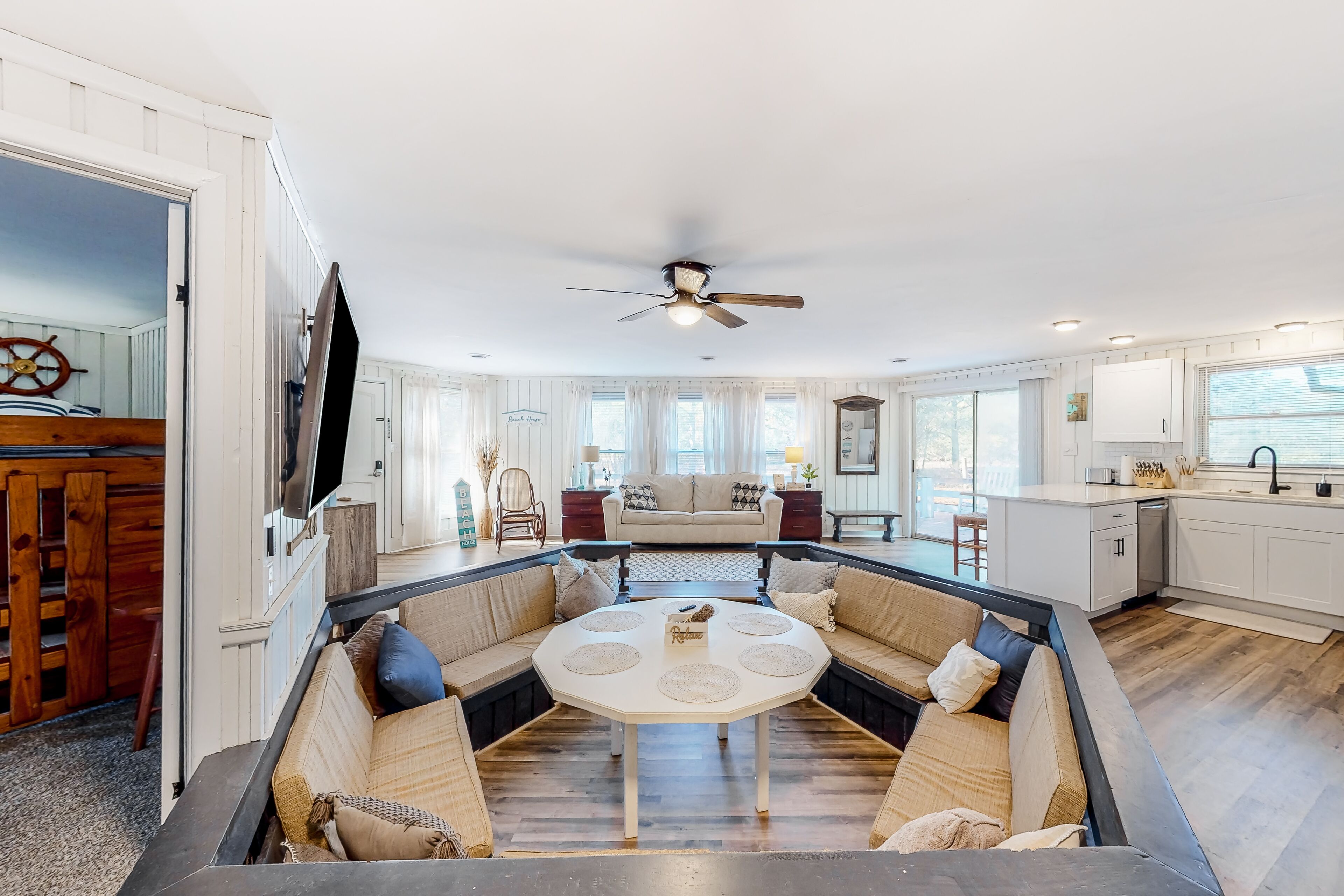 Dog-friendly downtown home with private hot tub, grill, large back deck, W/D