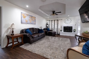 Smart TV, fireplace, video games - Cozy Parkview Oasis With Gameroom (Amarillo)