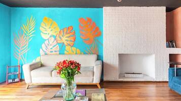 32-inch TV with digital channels