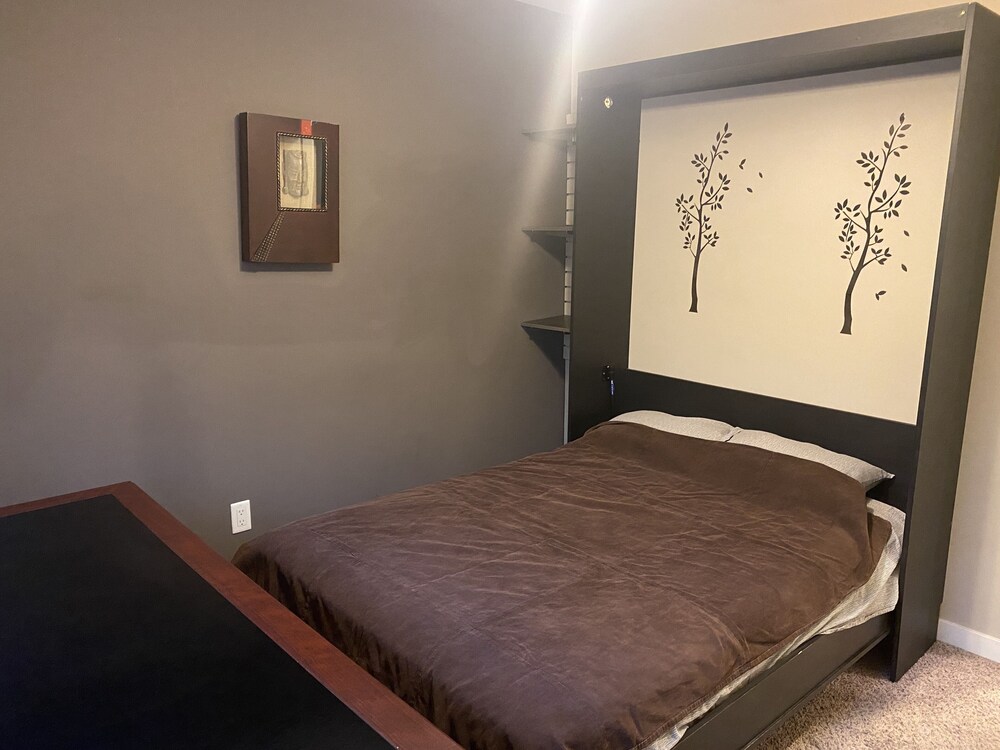 Comfortable & Cozy / 3 bedroom with Hot Tub Kamloops Vrbo