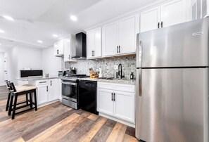 Refrigerador, horno, placa de cocina, lavavajillas