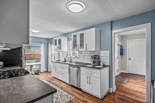 Pet & Family Friendly Downtown Montrose-20 Minutes to Black Canyon National Park