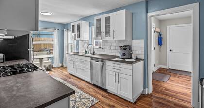 Pet & Family Friendly Downtown Montrose-20 Minutes to Black Canyon National Park