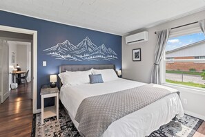 3 bedrooms, desk, iron/ironing board, free WiFi