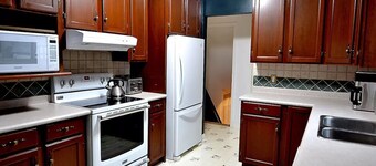 Cellar House NOTL - Entire Home in the Heart of Niagara-on-the-Lake