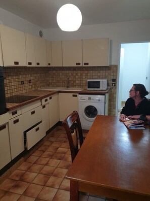 Restaurant - Auberge Rose - Hostel (Noisiel)