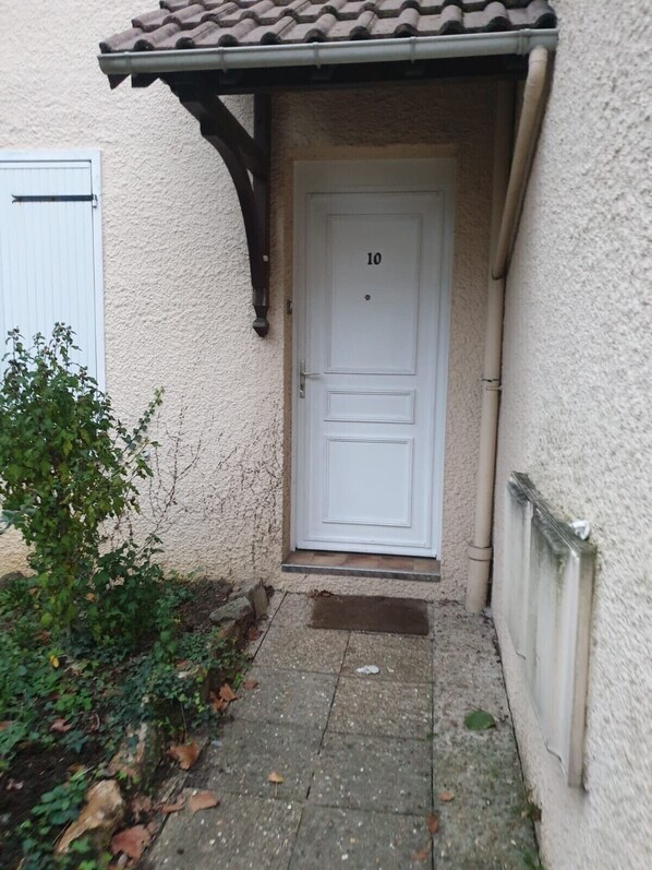 Exterior - Auberge Rose - Hostel (Noisiel)