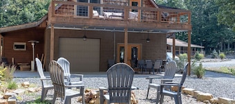 4BR Cabin | Scenic Fall Views & Rafting Aventures