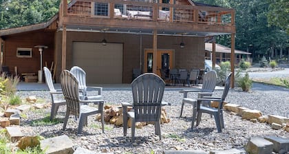 4BR Cabin | Scenic Fall Views & Rafting Aventures