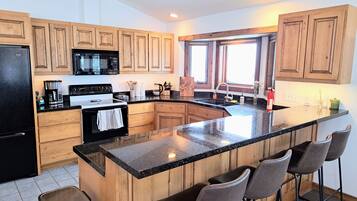 冰箱、微波炉、烤箱、炉灶