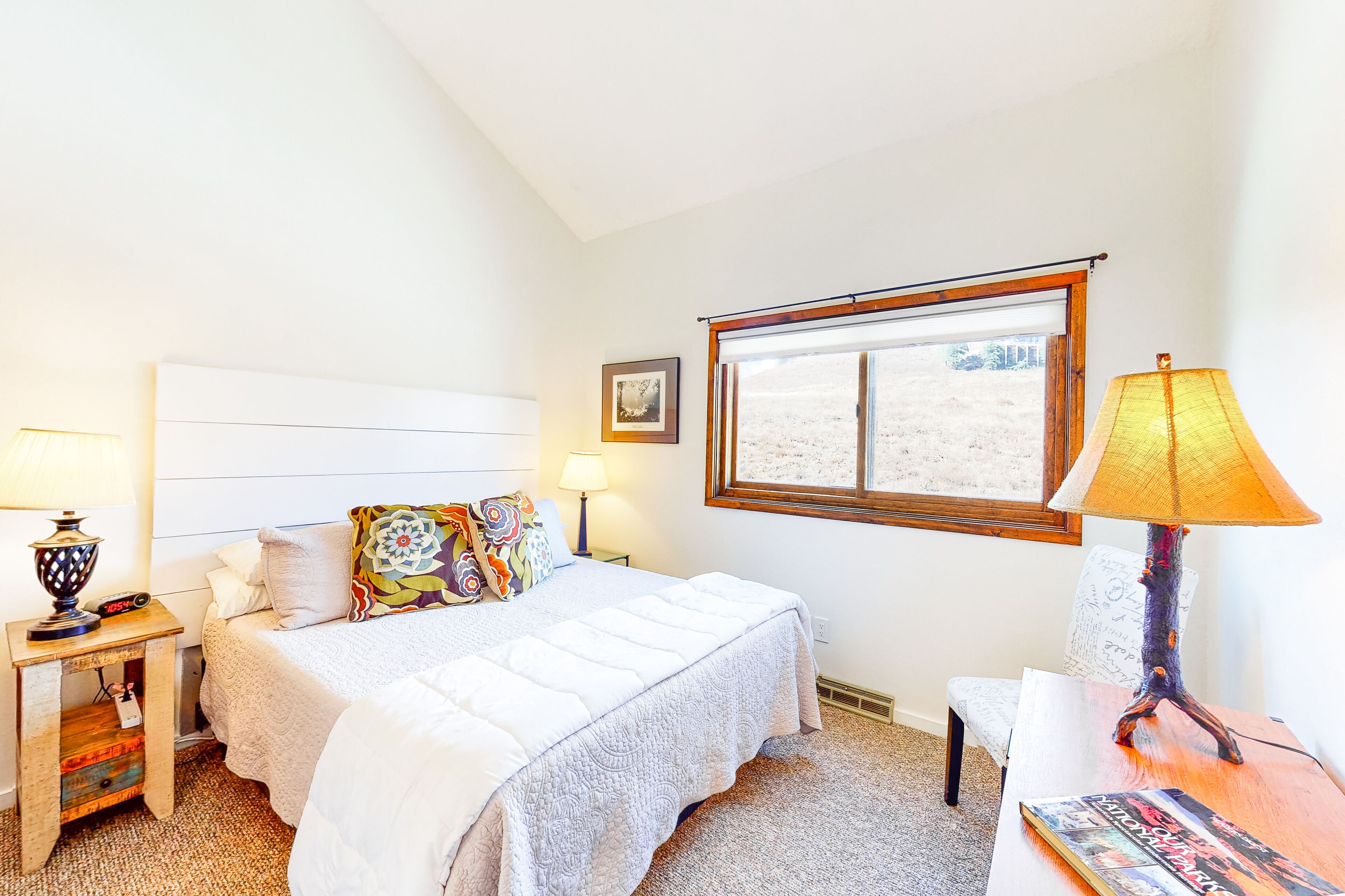 2 bedrooms, internet, bed sheets