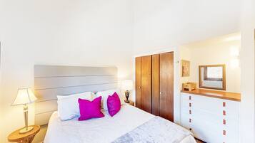 2 bedrooms, internet, bed sheets