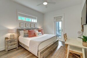 4 bedrooms, iron/ironing board, internet, bed sheets