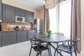 Fridge, microwave, oven, dishwasher