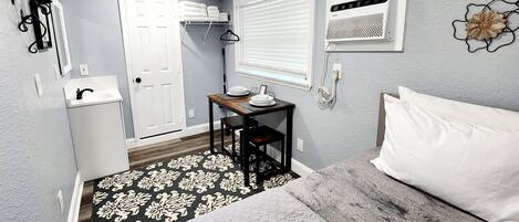 1 Schlafzimmer, BĂŒgeleisen/BĂŒgelbrett, Reisekinderbett, kostenloses WLAN