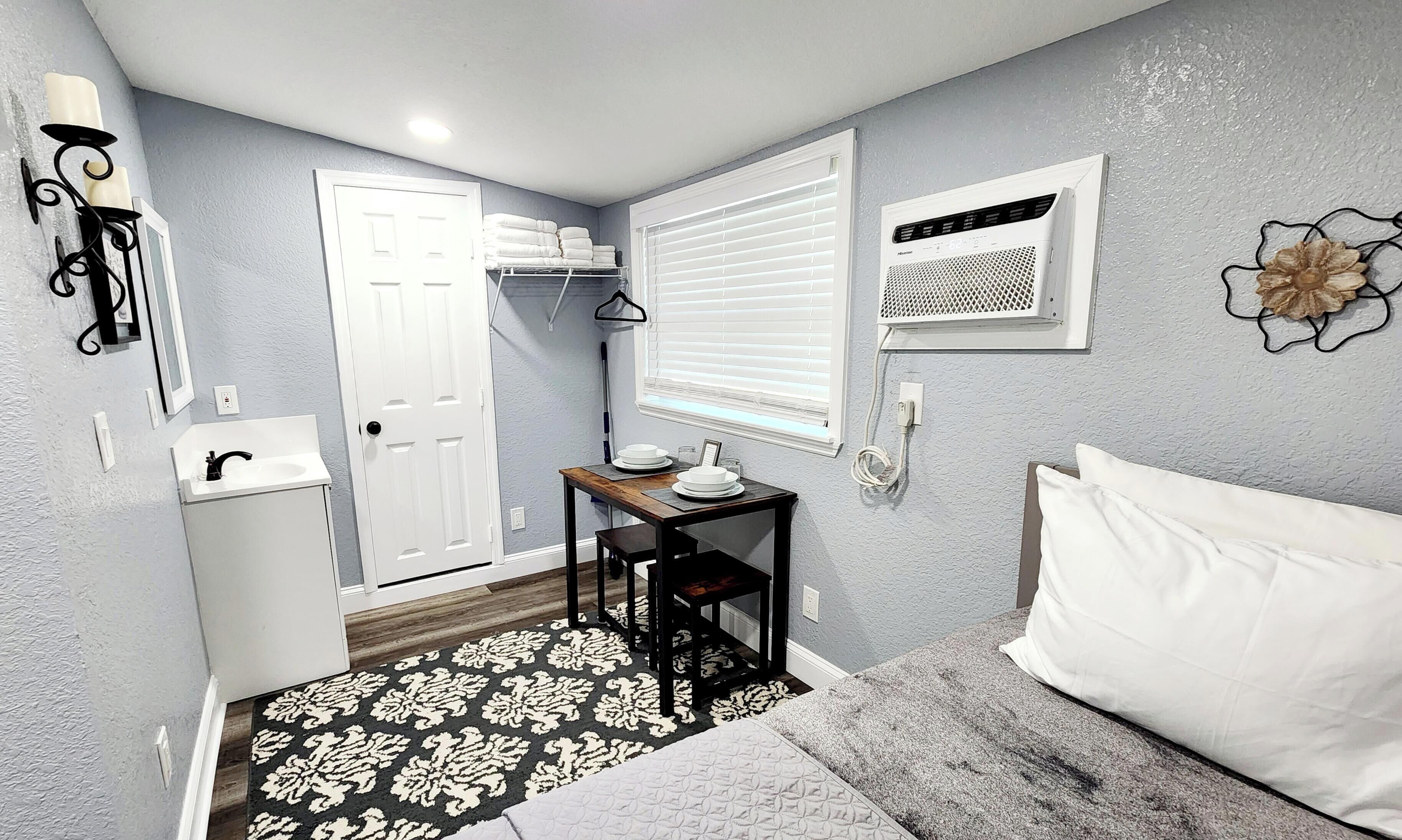 1 chambre, fer et planche à repasser, lit parapluie, Wi-Fi gratuit