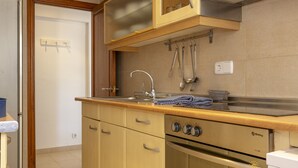 A kitchen with a sink, stove, and cabinets. - Apartamento Tonia by Mallorca North Villas (Port de Pollença)