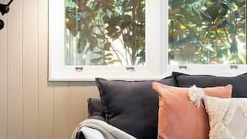 TV, fireplace, stereo