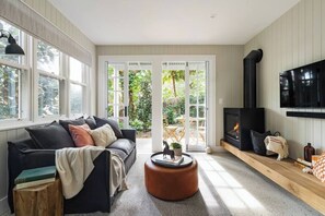 TV, fireplace, stereo