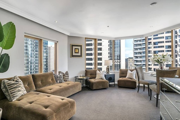 Stunning Sydney views from the 15th floor