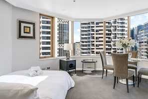 1 slaapkamer, een strijkplank/strijkijzer, wifi, beddengoed