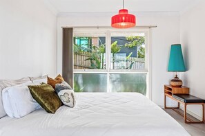 4 室のベッドルーム、デスク、アイロン / アイロン台、WiFi